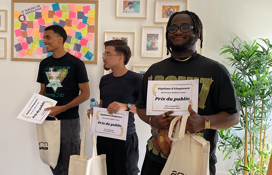 Photo représentant les gagnant du prix public du concours d'éloquence des BTS